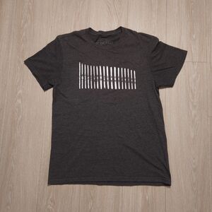 Ski The East Short Sleeve Ski Quiver T-Shirt Unisex Size Medium Gray Casual